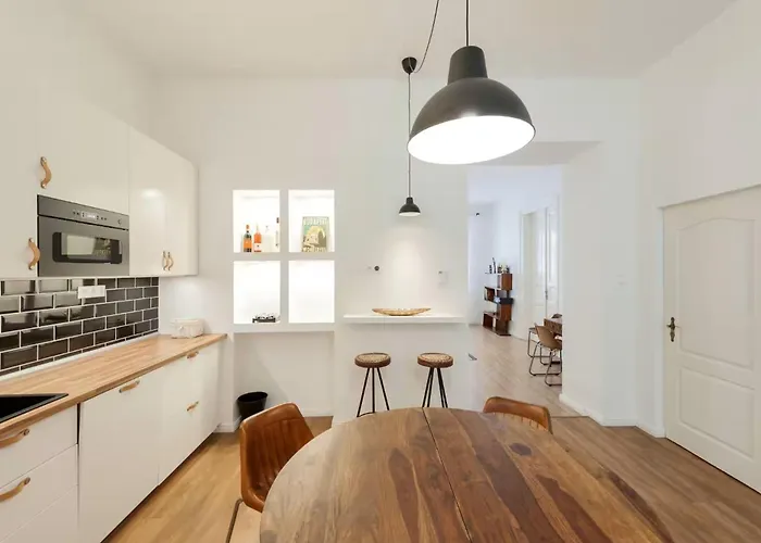 Paprikoer アパート ティハニ