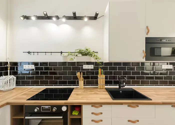 Paprikoer アパート ティハニ