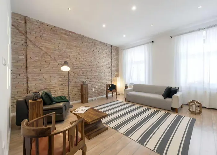 Paprikoer アパート ティハニ