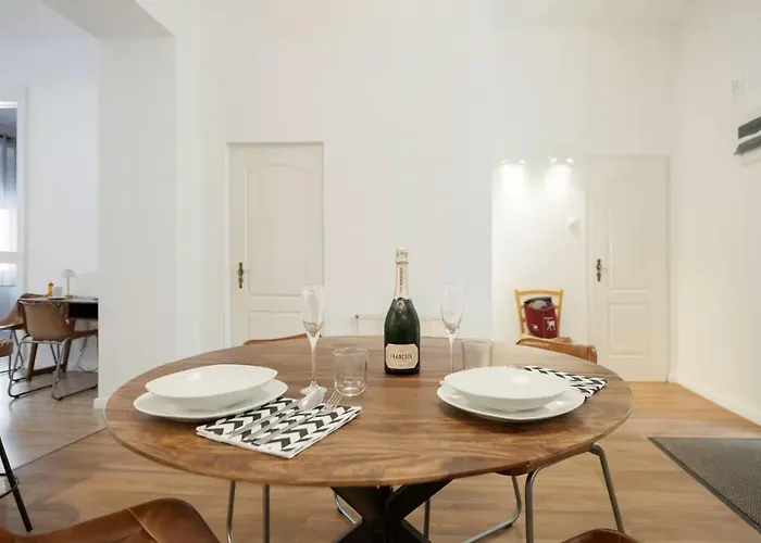 アパート Paprikoer ティハニ